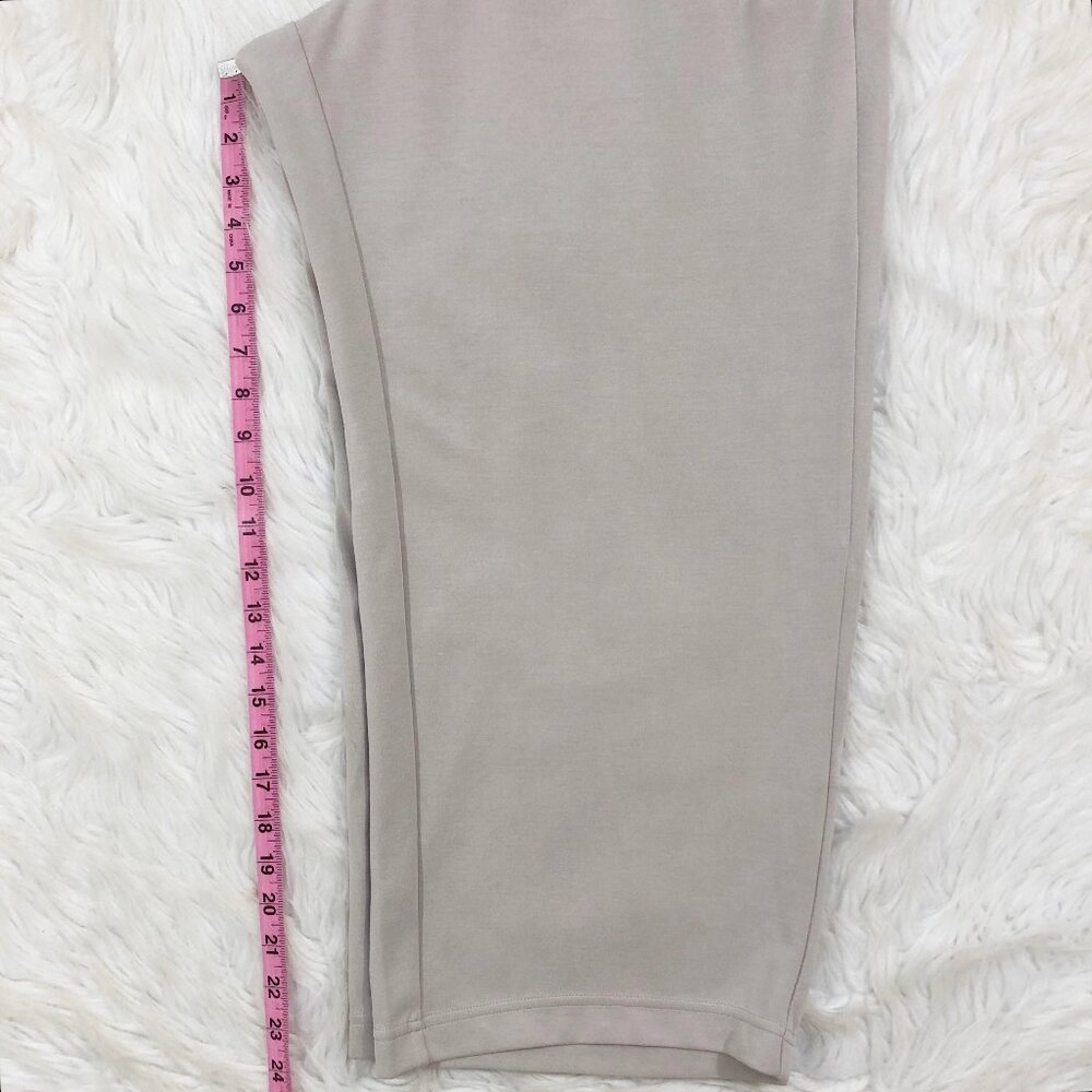 EUC ATHLETA Seasoft Mid-Rise Straight Crop Pant 982929 in Abalone Ivory Grey XL - Picture 10 of 15